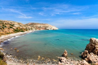Güzel bir deniz manzarası ve cyaphrodite kayası.