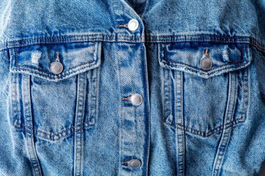 Kot ceketli, kot ceketli. Yakından bak.