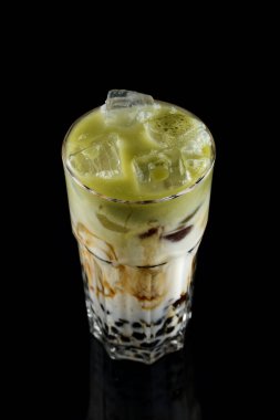 Baloncuklu kibrit yeşil çay, uzun bardaklı muhallebi incili kiraz çayı, Tayvan sütlü çayı.