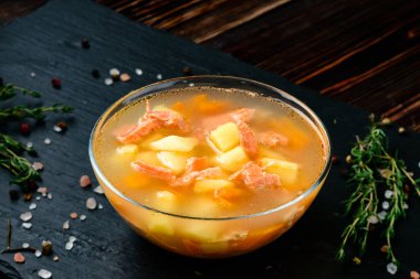 Kalakeitto Fince Somon, Krema ve Patatesli Balık Çorbası, somon çorbası