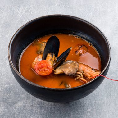Tom Yum çorbası, Tayland usulü baharatlı karides çorbası.