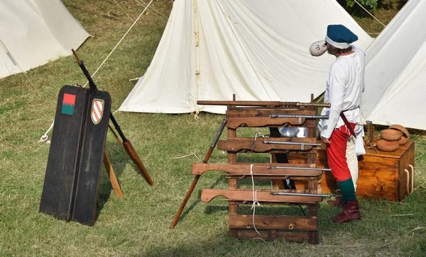Campamento Medieval Con Armas Fuego —  Fotos de Stock