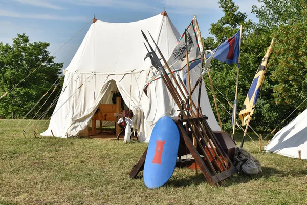 Campamento Medieval Con Lanzas Armas —  Fotos de Stock