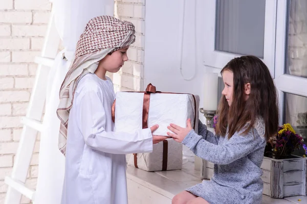 Arabic Kids Unpacking Gift Box Arabic Muslim Family — Stock Photo, Image