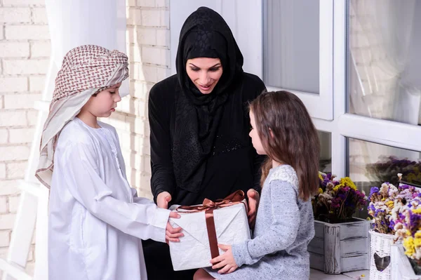 Arabic Mother Giving Gift Her Boy Girl Muslim Family — Stock Photo, Image