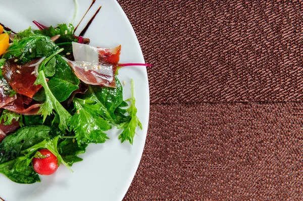 Färsk Grönsallad Med Spenat Ruccola Romaine Och Sallad — Stockfoto