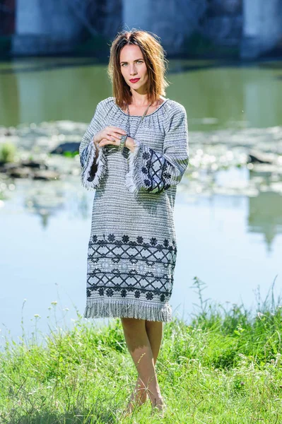 Belle Femme Ukrainienne Yang Habillée Robe Ethnique Moderne Traditionnelle — Photo