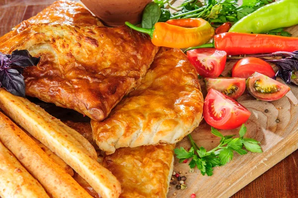 Traditioneel Georgische Adzjarië Khachapuri Kolkh Khachapuri Tafel Geassorteerde Georgië Brood — Stockfoto