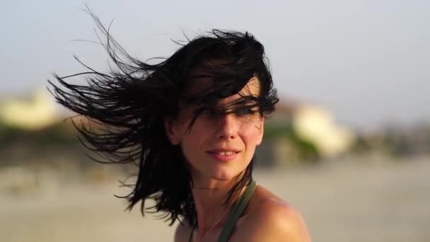 Vídeo Moda Aire Libre Hermosa Mujer Feliz Mar Viaje Playa — Vídeos de Stock