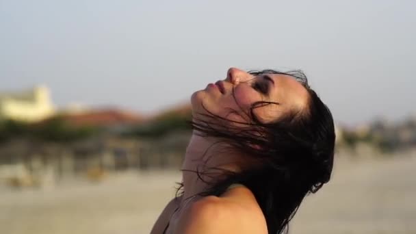 Film Odkryty Moda Piękne Kobiety Szczęśliwy Morzu Plaża Podróż Zwolnionym — Wideo stockowe