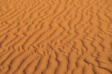 Çölde kumulların yapısı, Dubai, Birleşik Arap Emirlikleri.Close up. Areal görünümü.