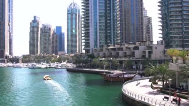 Dubai, Birleşik Arap Emirlikleri - Mayıs 2019: dubai güneşli gün marina jbr park panorama 4k video bae