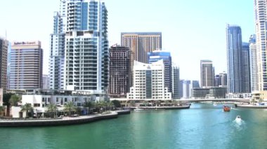 Dubai, Birleşik Arap Emirlikleri - Mayıs 2019: dubai güneşli gün marina jbr park panorama 4k video bae