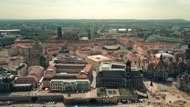 Antenn skott av historiska byggnader i Dresden center — Stockvideo
