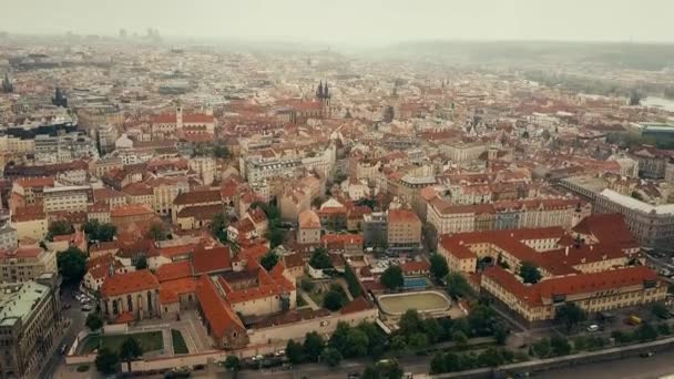 チェコ共和国プラハ中心部の航空写真 — ストック動画