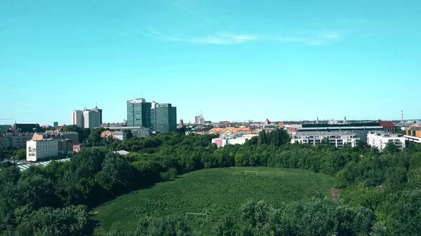 Poznaň, Polsko - 20. května 2018. Letecký pohled na starých zničil Edmund Szyc stadion — Stock fotografie