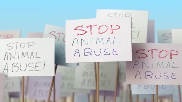 Stop Animal Abuse borden op straat demonstratie. Conceptuele loopbare animatie — Stockvideo