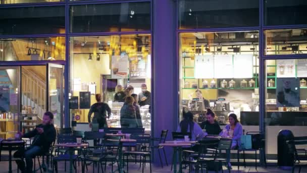 BERLIN, GERMANY - APRIL 30, 2018. Street cafe windows in the evening — Stock Video