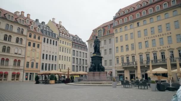 Δρέσδη, Γερμανία - 2 Μαΐου 2018. Friedrich Αύγουστος Ii μνημείο στο κέντρο της πόλης — Αρχείο Βίντεο