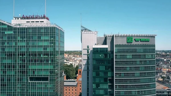POZNAN, POLONIA - 20 DE MAYO DE 2018. Foto aérea de la Torre Andersia y el Centro Financiero de Poznan — Foto de Stock