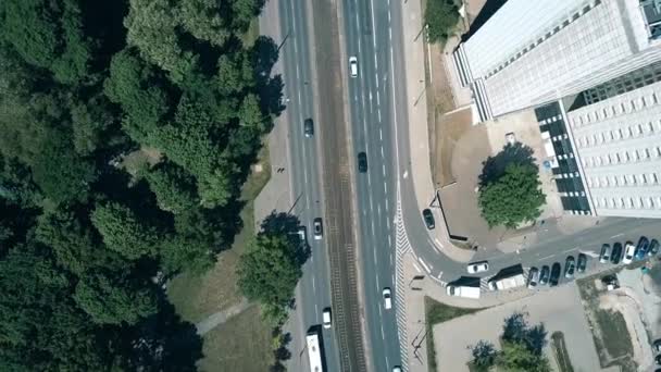Luchtfoto van straat stadsverkeer in Poznan — Stockvideo