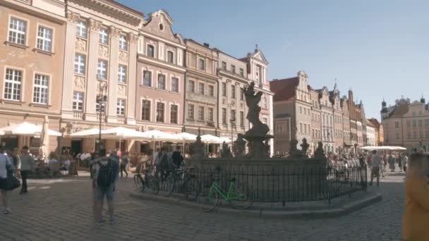 Πόζναν, Πολωνία - 20 Μαΐου 2018. Κατάμεστη πλατεία του Stare Miasto ή παλιά πόλη — Αρχείο Βίντεο