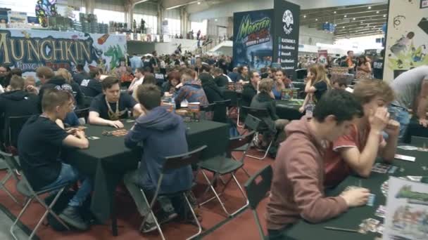 POZNAN, POLAND - MAY 19, 2018. Young people playing board games at Pyrkon convention — Stock Video