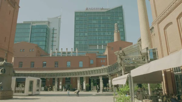 Poznan, Polen - 20 maj 2018. Shopping, center konst och business Stary Browar exteriör — Stockfoto