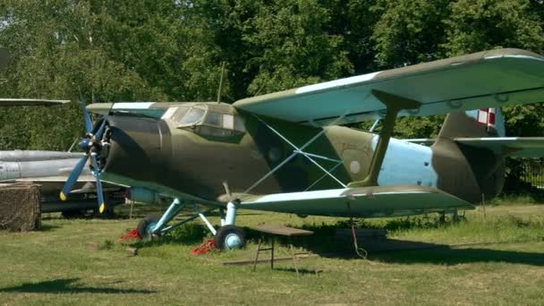POZNAN, POLAND - MAY 20, 2018. Soviet era Antonov An-2 propeller airplane — Stock Video