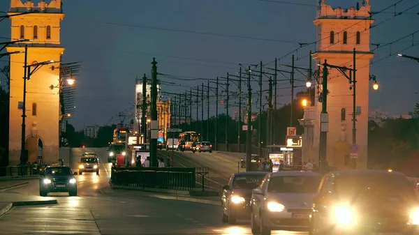 GARANTIA, POLÓNIA - 9 DE JUNHO DE 2018. A maioria de Poniatowskiego ou ponte de Poniatowski na noite — Fotografia de Stock