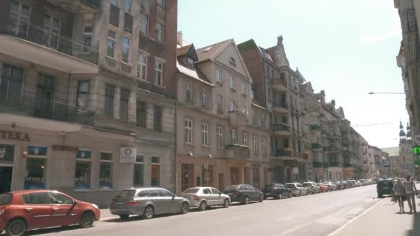Poznan, Polonya - 20 Mayıs 2018. Şehir sokak görünümü — Stok video