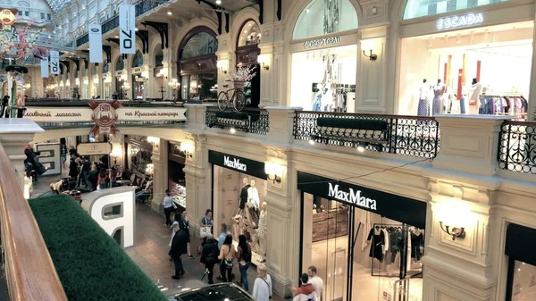 RUSSIA, MOSCOW - MAY 6, 2018. GUM shopping mall interior, historic main department store on the Red square — Stock Photo, Image