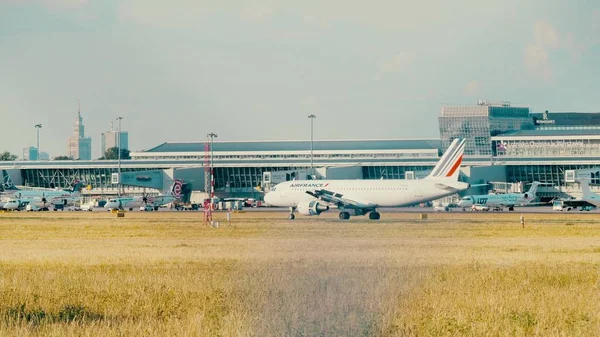 Βαρσοβία, Πολωνία - 15 Ιουνίου 2018. F-Gkxl Airbus A320-214 Air France προσγείωση αεροπλάνου εκτέλεση — Φωτογραφία Αρχείου