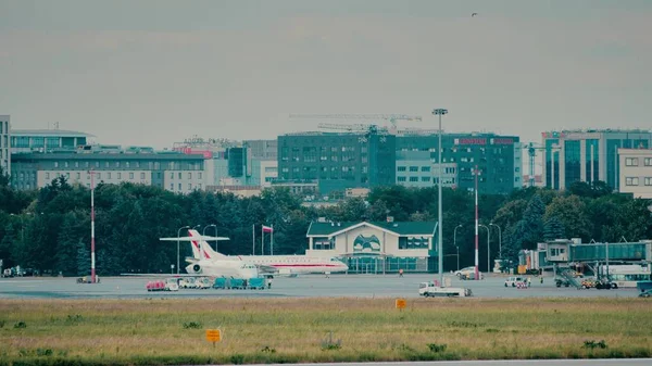 Varsó, Lengyelország - 2018 június 15. Lengyel kormány repülőgép a Chopin repülőtér — Stock Fotó