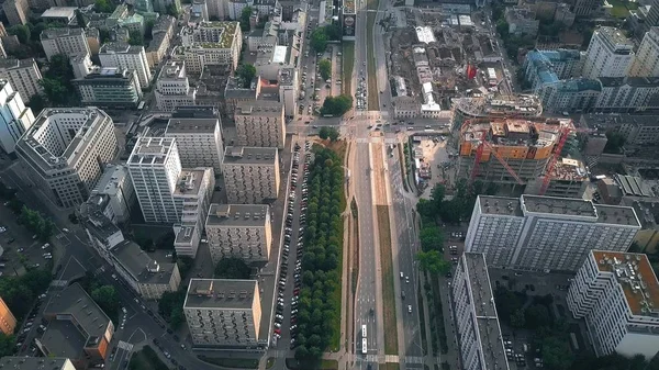 Varšava, Polsko - 27 červen 2018. Letecký pohled na městských ulic a městských staveniště — Stock fotografie