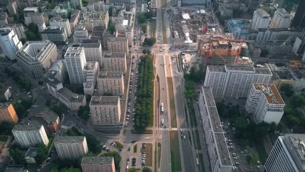 WARSAW, POLAND - JUNE 27, 2018. Aerial view of city streets and urban construction site — Stock Video