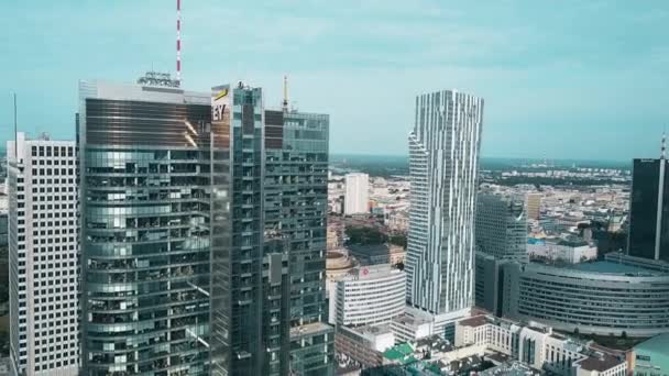 Varšava, Polsko - 27 červen 2018. Letecký pohled na centrum města — Stock video