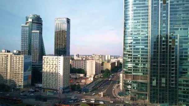 Warsaw, Polen - 27 juni, 2018. Luchtfoto van de rotonde in het centrum — Stockvideo