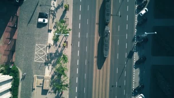 Aerial top-down view of city street traffic — Stock Video