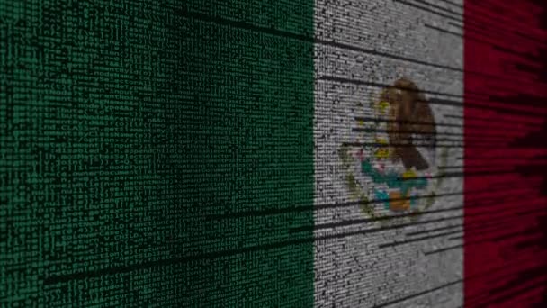 Código do programa e bandeira do México. Tecnologia digital mexicana ou animação loopable relacionada à programação — Vídeo de Stock