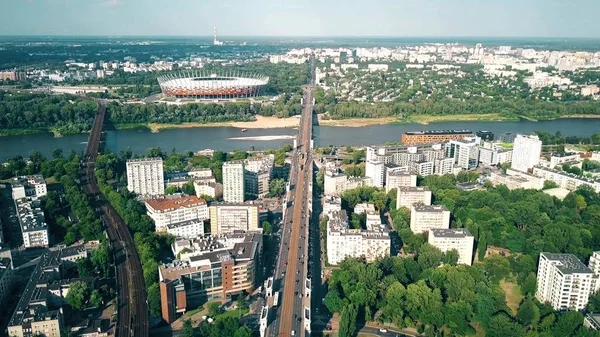 WARSAW, POLONIA - 5 de julio de 2018. Aérea de la ciudad y el río Vístula — Foto de Stock