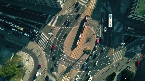 城市迂回交通的空中俯视图 — 图库照片