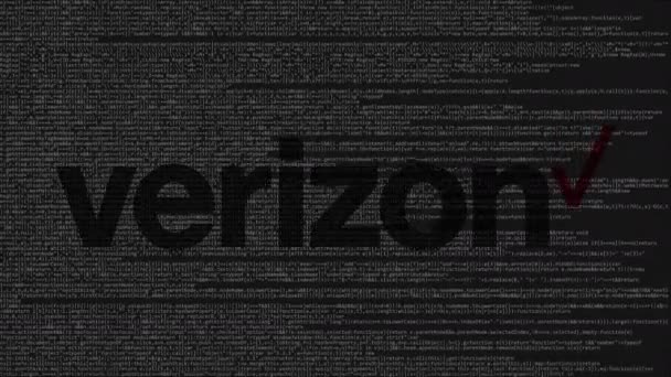 Logotipo de Verizon Communications hecho de código fuente en la pantalla del ordenador. Animación loopable editorial — Vídeo de stock
