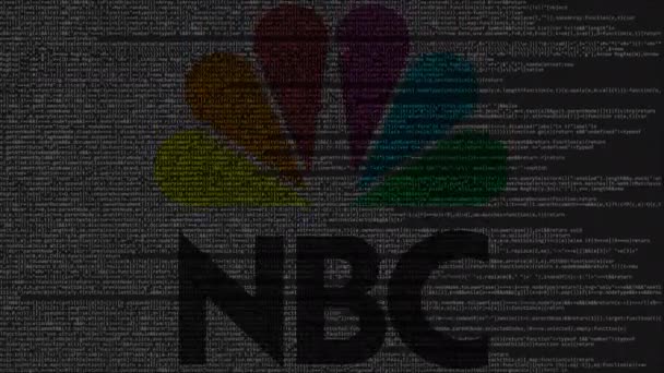 NBC λογότυπο κατασκευάζονται από πηγαίο κώδικα στην οθόνη του υπολογιστή. Editorial loopable κινούμενα σχέδια — Αρχείο Βίντεο