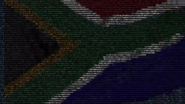 Zwaaien vlag van Zuid-Afrika gemaakt van tekstsymbolen op een computerscherm. Conceptuele loopbare animatie — Stockvideo