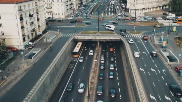 Vista aérea do grande engarrafamento urbano em Varsóvia, Polónia — Vídeo de Stock