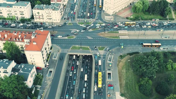 Büyük trafik sıkışıklığı şehrin havadan görünümü — Stok fotoğraf