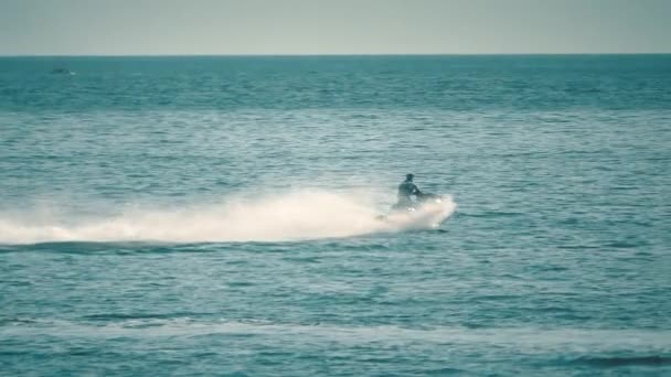 スピードのジェット スキーのスローモーション撮影 — ストック動画