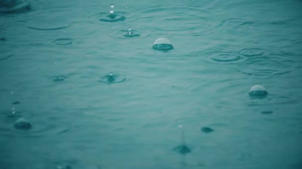 Lluvia en el mar, vídeo en cámara lenta — Vídeos de Stock