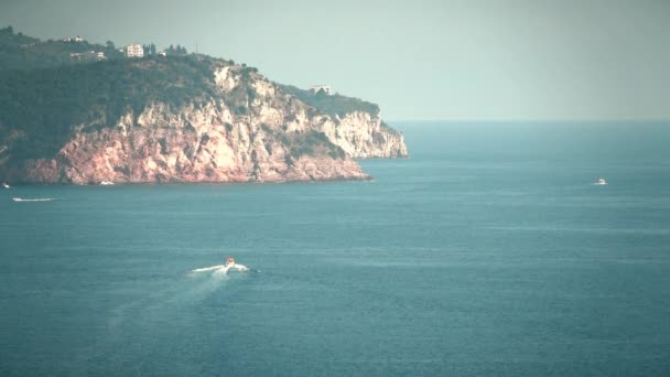 모터 보트 이동 바다에, 아드리아 풍경 — 비디오